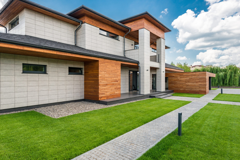 Black Seamless Gutter System