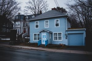 5-Inch vs. 6-Inch Gutters: Does One Inch of Capacity Really Matter?